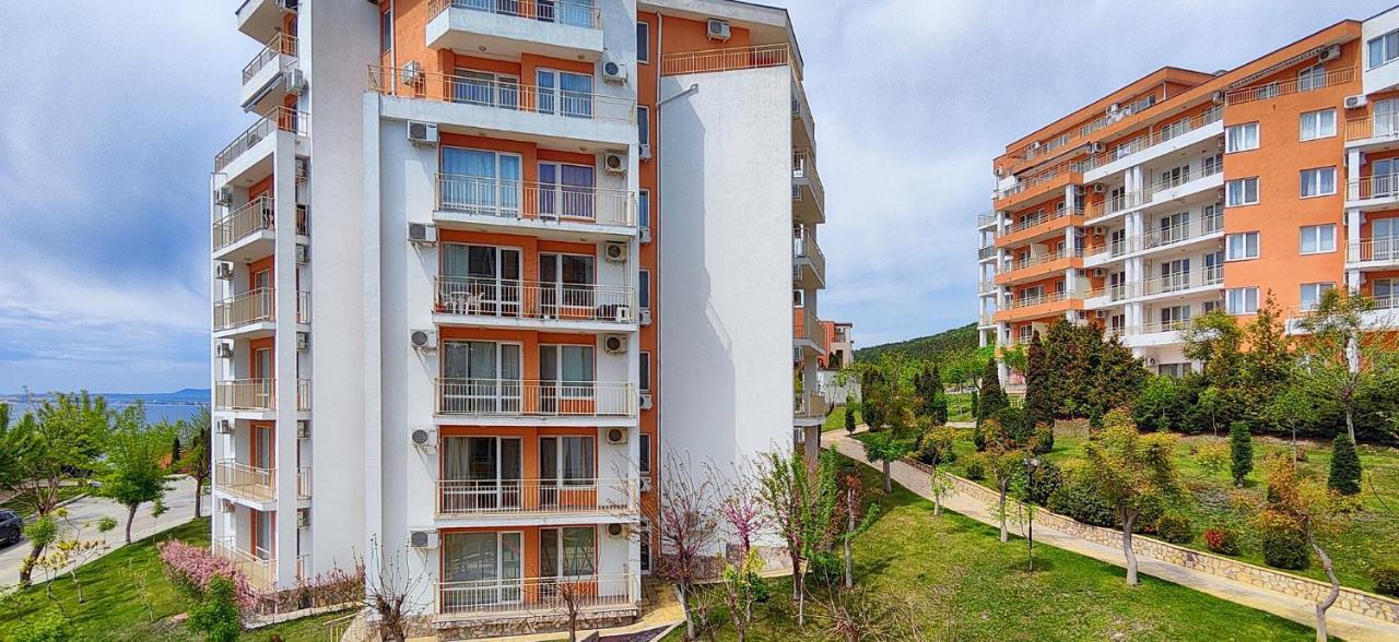 סבטי ולאס Crown And Imperial Apartments מראה חיצוני תמונה