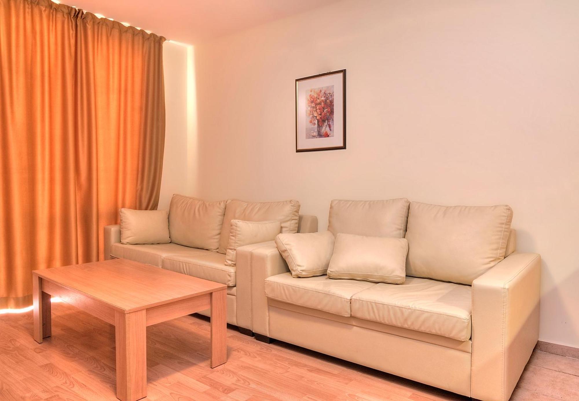 סבטי ולאס Crown And Imperial Apartments מראה חיצוני תמונה