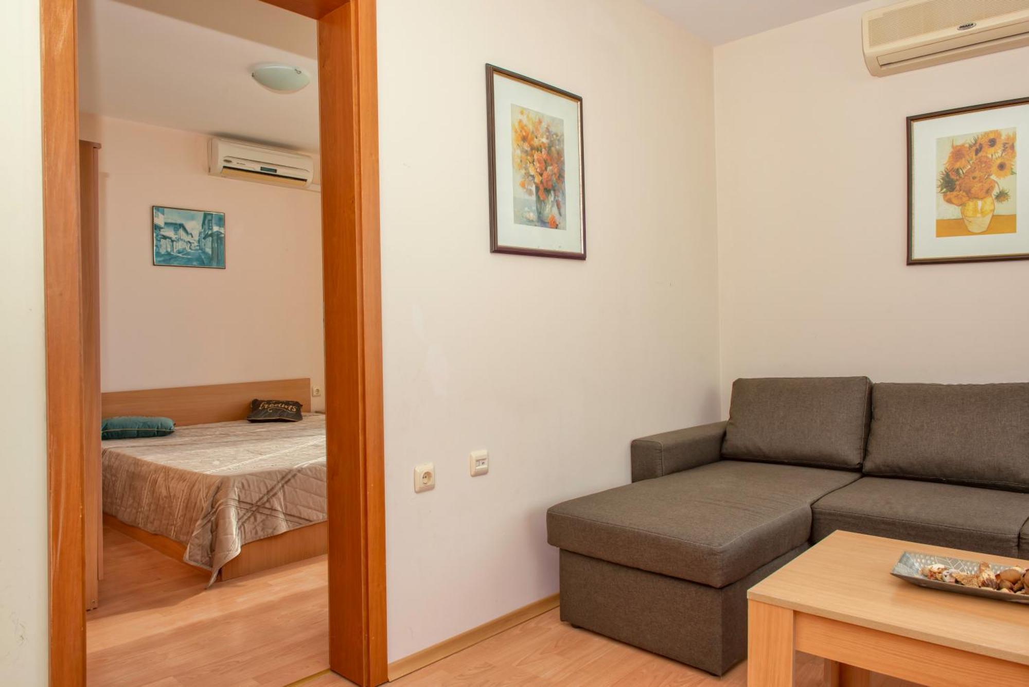 סבטי ולאס Crown And Imperial Apartments מראה חיצוני תמונה