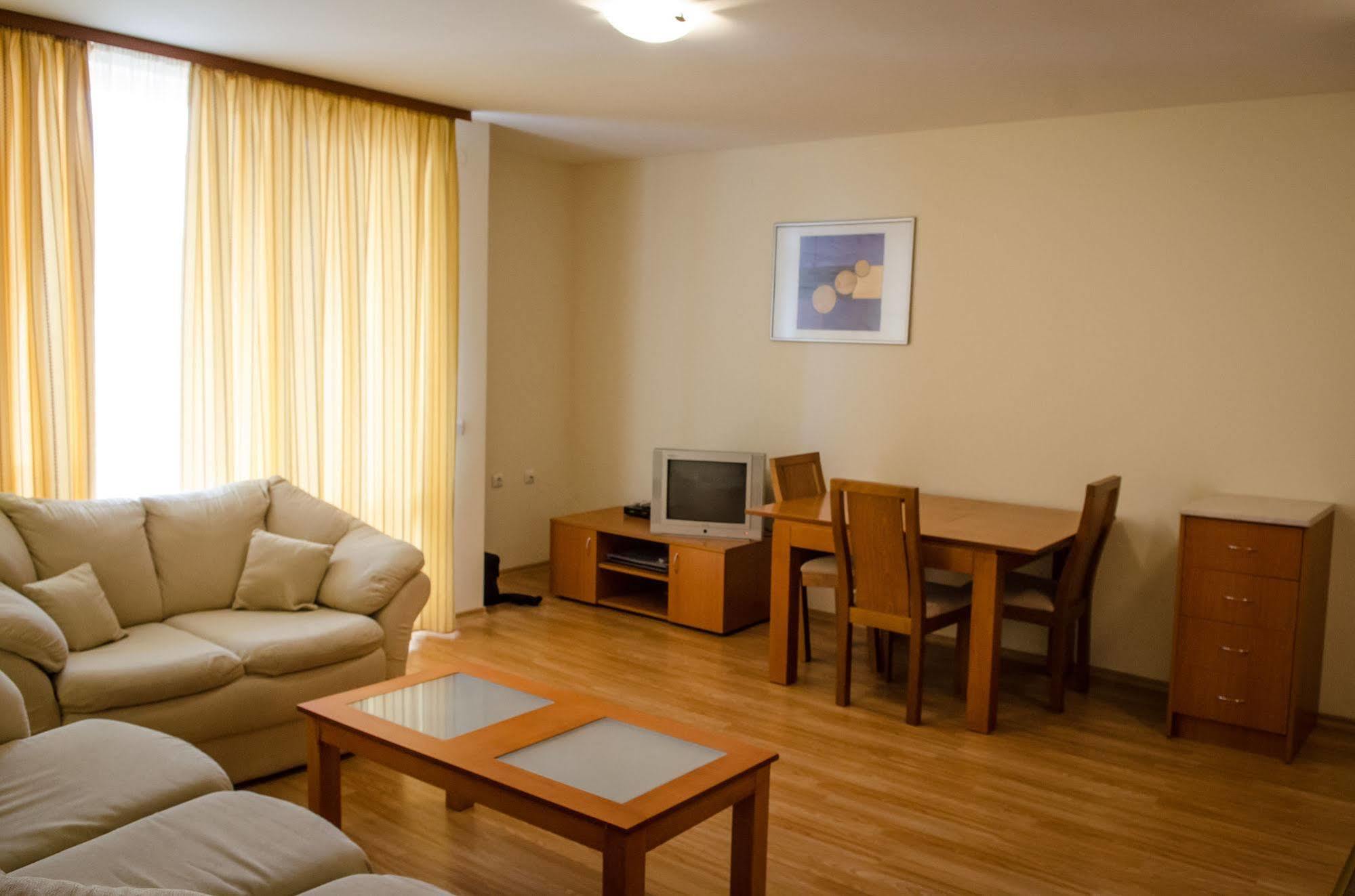 סבטי ולאס Crown And Imperial Apartments מראה חיצוני תמונה
